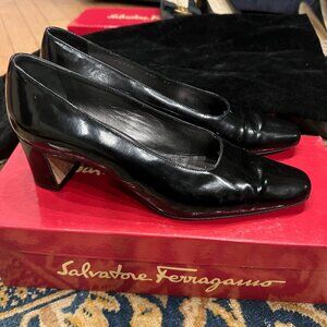 Cole Haan Blk Patent Leather Elongated Round Pointy Pump Made in Italy Sz. 6.5